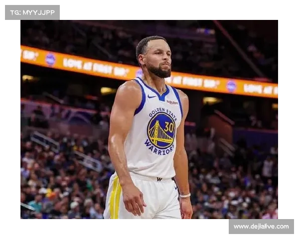 勇士主场逆转爵士，库里第三节独得20分并命中标志性三分